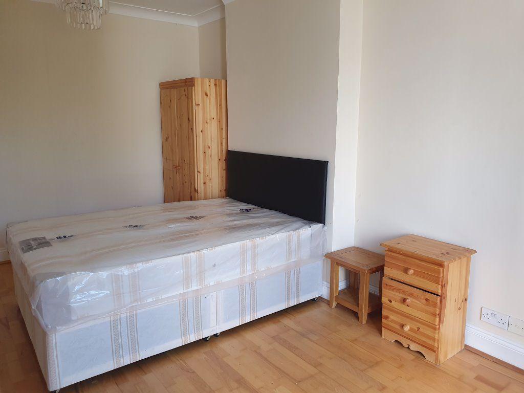 Large double room in Cheviot Gardens NW2 4 bed house share £650 pcm