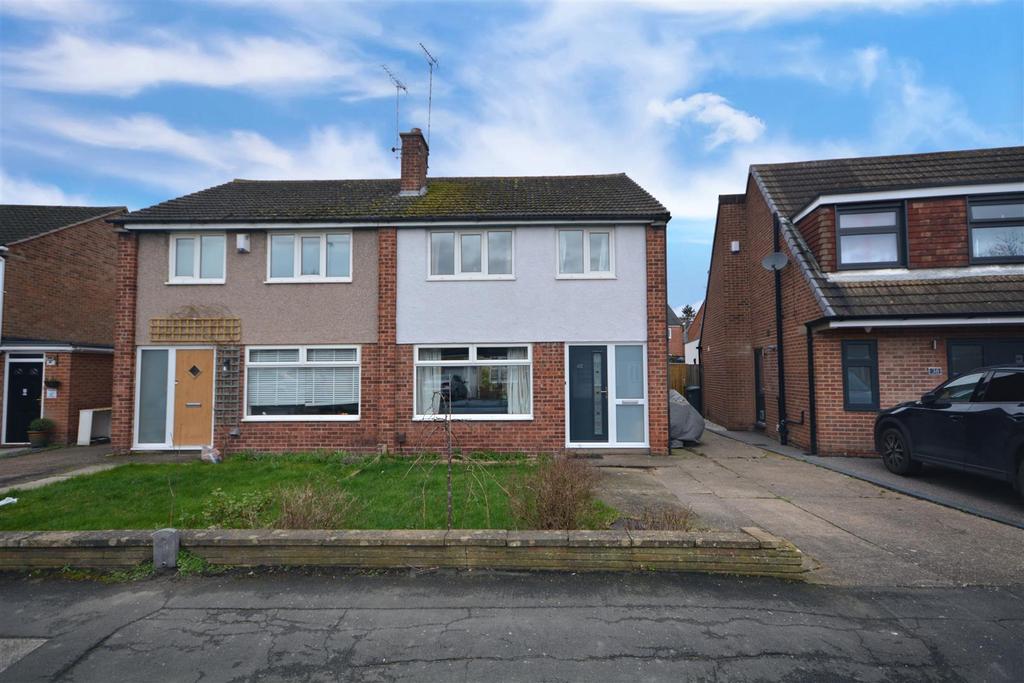 Churchill Drive, Ruddington 3 bed semidetached house £295,000