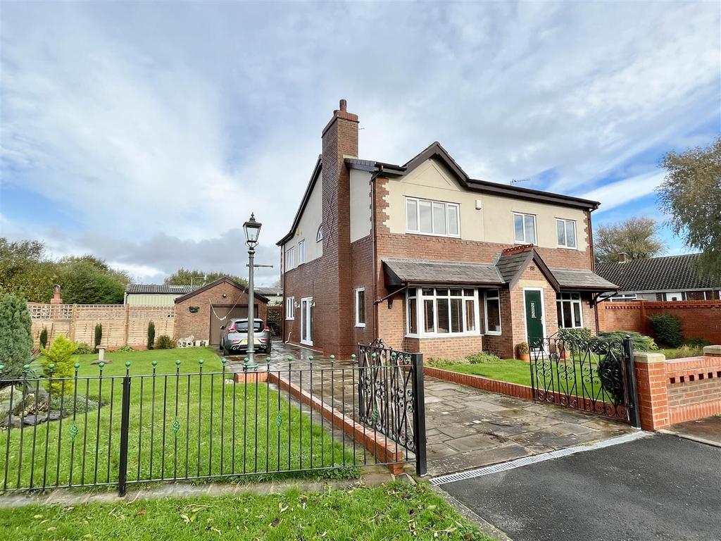 Moss House Road, Blackpool 4 bed detached house £395,000