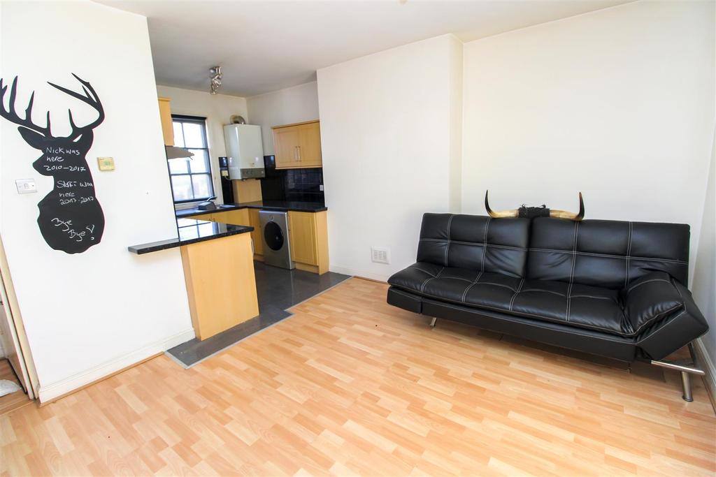 HIGH STREET, SOUTHAM CV47 0HA 1 bed apartment £650 pcm (£150 pw)