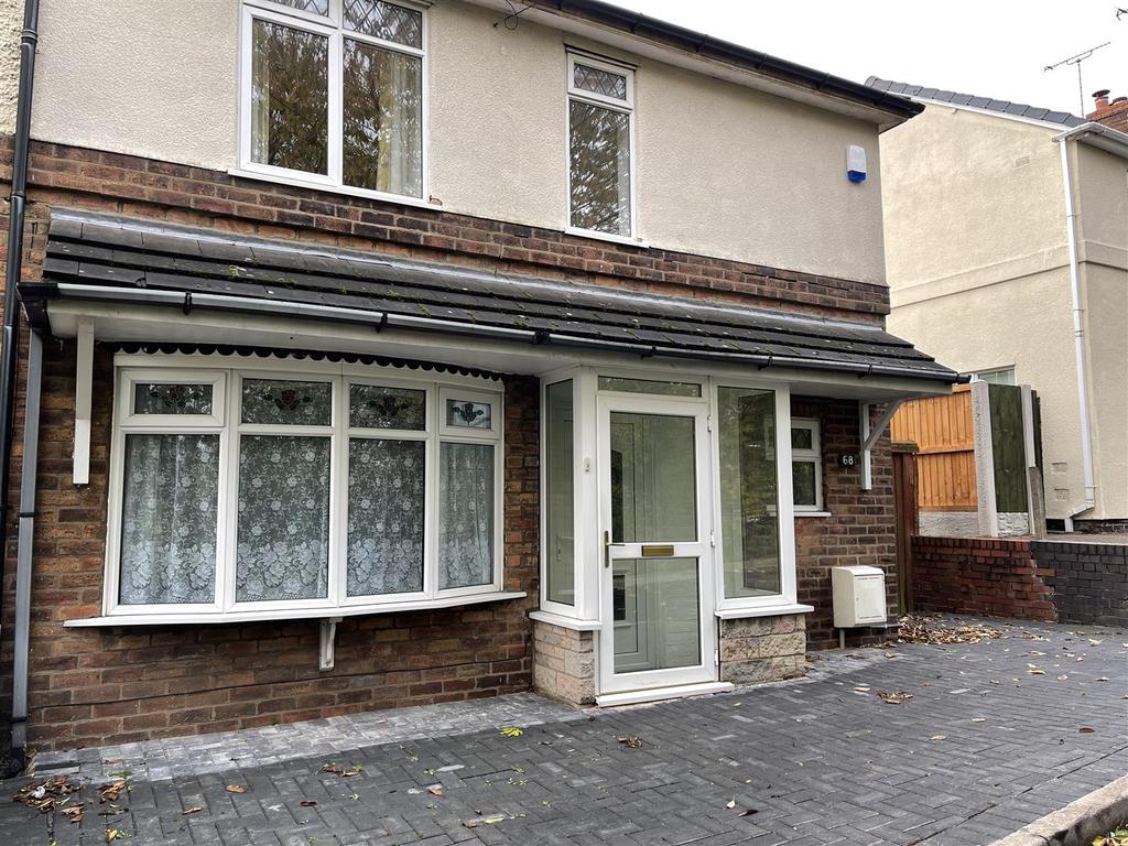 Prouds Lane, Bilston 3 bed semidetached house £750 pcm (£173 pw)
