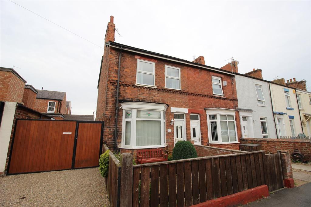 Bright Street, Darlington 2 bed end of terrace house £525 pcm (£121 pw)