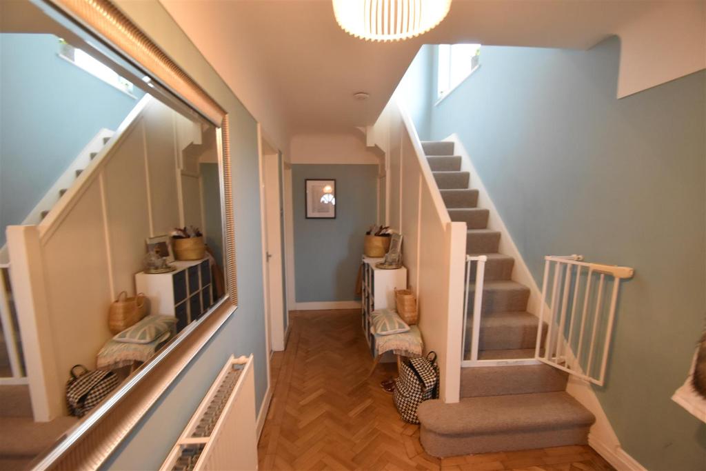 Kylemore Drive, Pensby, Wirral 3 bed semidetached house £290,000