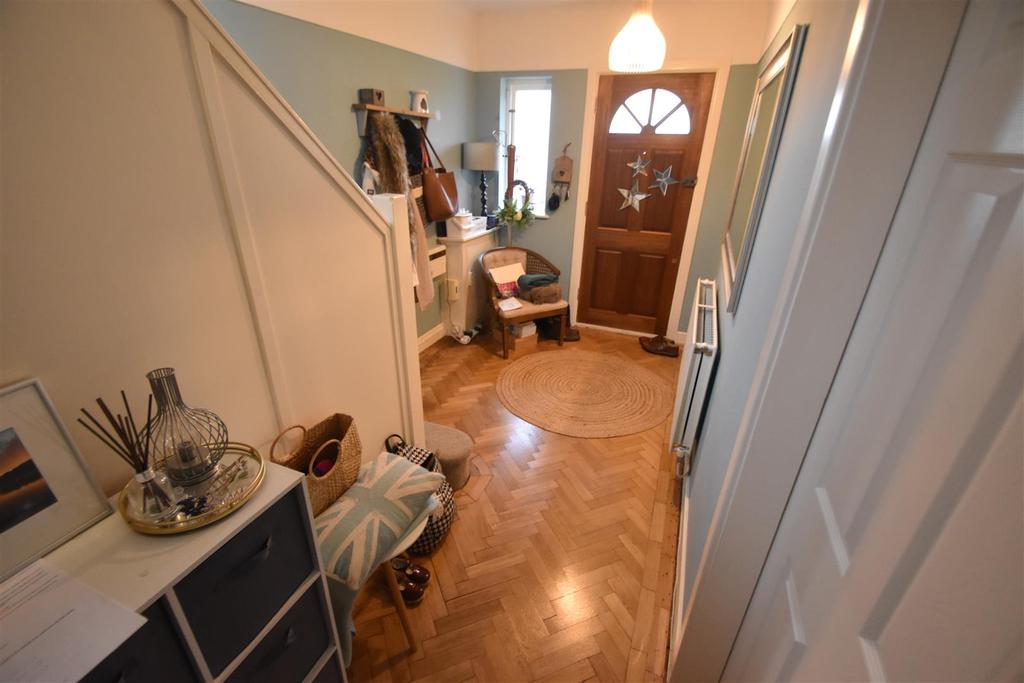 Kylemore Drive, Pensby, Wirral 3 bed semidetached house £290,000