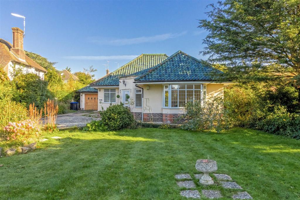 Offington Drive, Worthing 3 bed detached bungalow £550,000