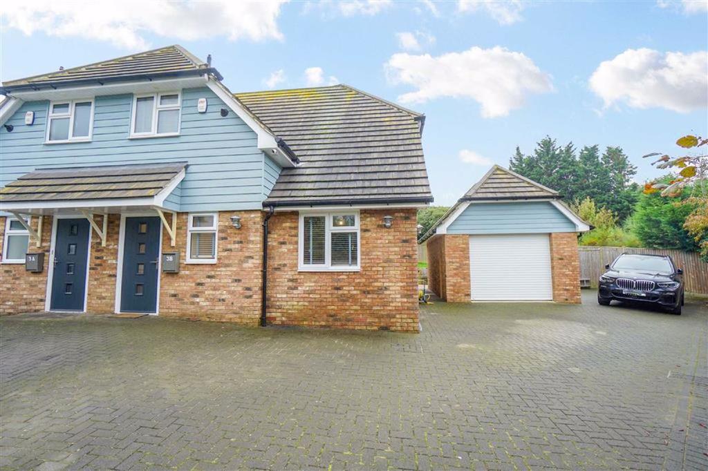 Darwell Close, St. Leonardsonsea... 3 bed semidetached house £400,000