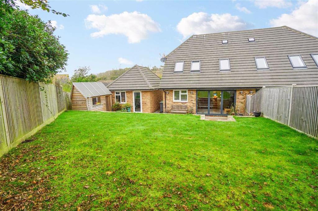 Darwell Close, St. Leonardsonsea... 3 bed semidetached house £400,000