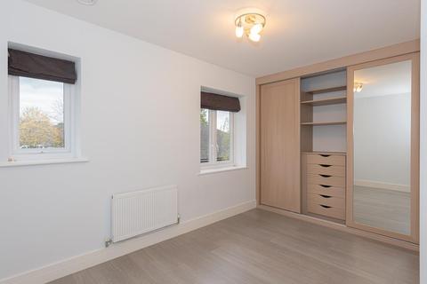 22 Farmside Place, Epsom, KT19 8GW