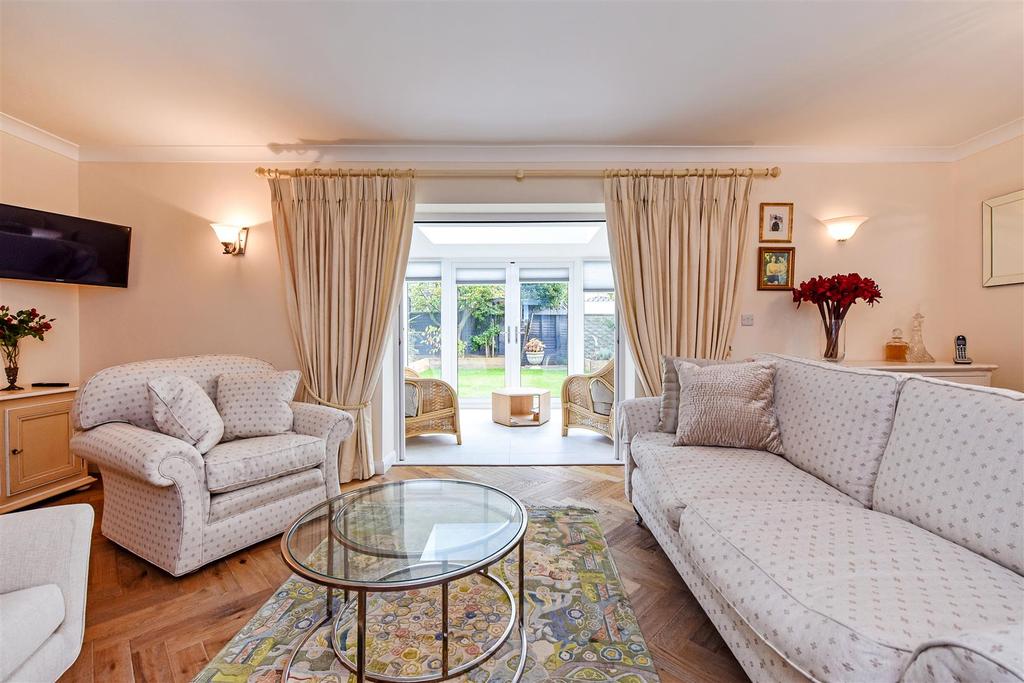 Clydesdale Avenue, Chichester 3 bed detached house £725,000