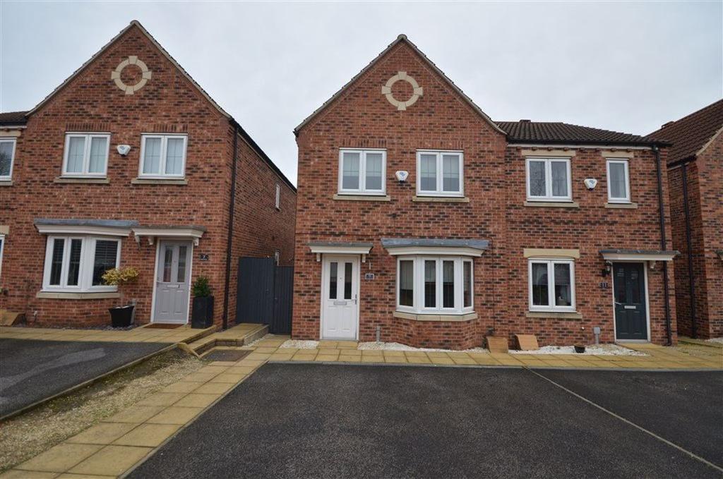 Holywell Avenue, Castleford, WF10 3 bed semidetached house £850 pcm