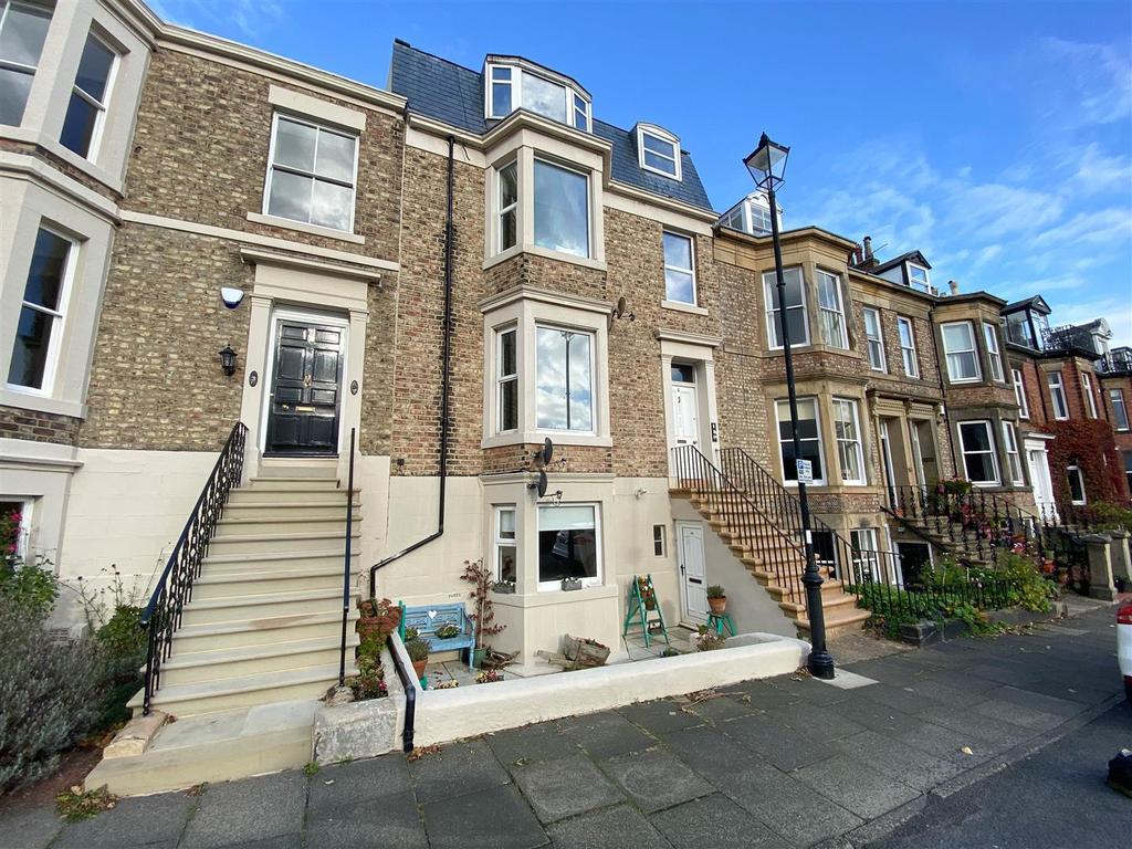 Northumberland Terrace, Tynemouth 2 bed apartment £950 pcm (£219 pw)
