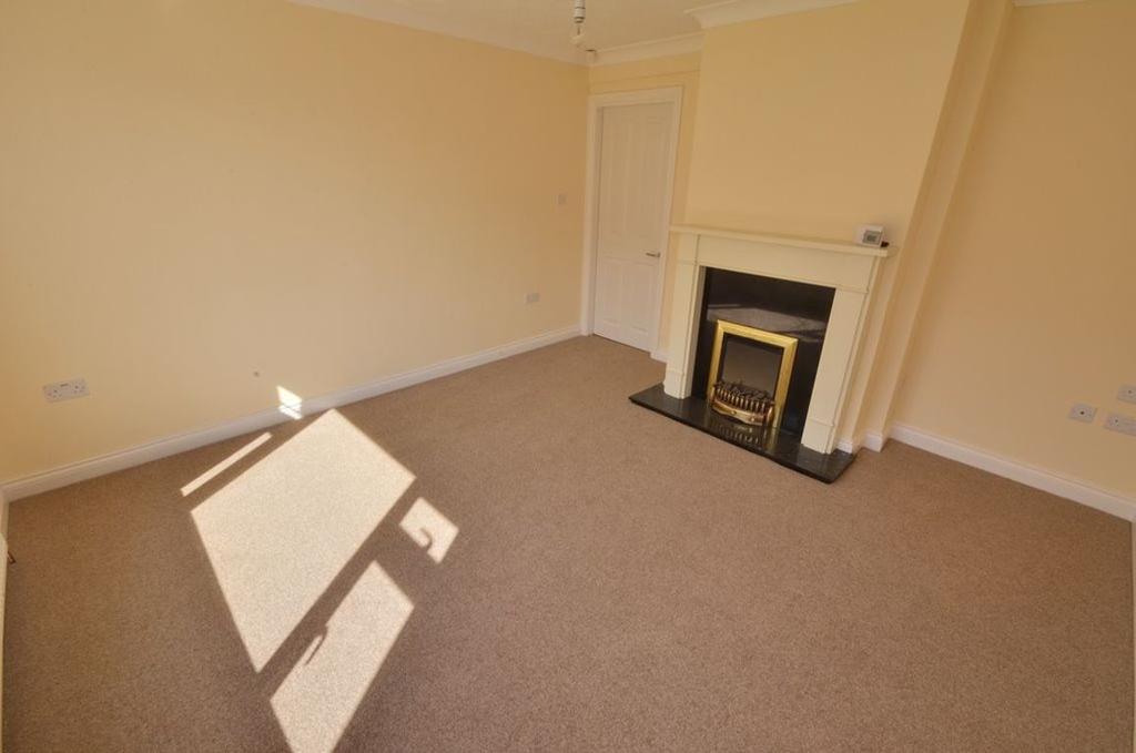 Queen Elizabeth Drive, Normanton, WF6 3 bed semidetached house £800