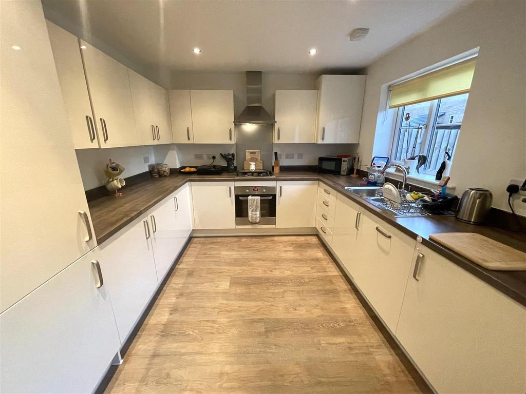 Saltern Drive, Spalding 3 bed terraced house £210,000