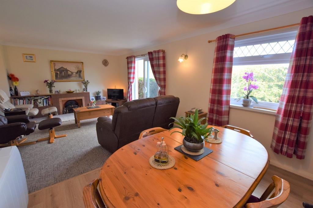 Lounge Dining Area
