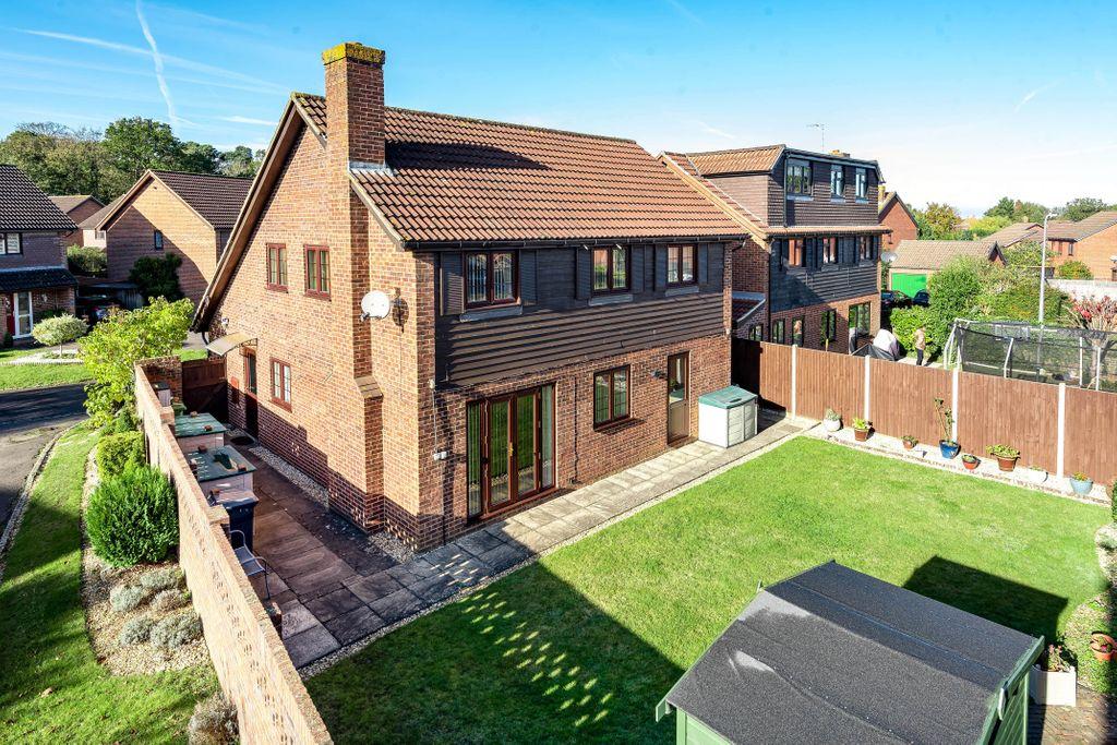 Place, Burghfield Common, Reading RG7 3NN 4 bed detached house