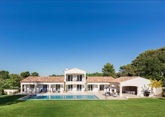 Villa with swimming pool with panoramic view of th