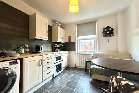 2 bedroom flat to rent, Pinhoe Road, Exeter, EX4