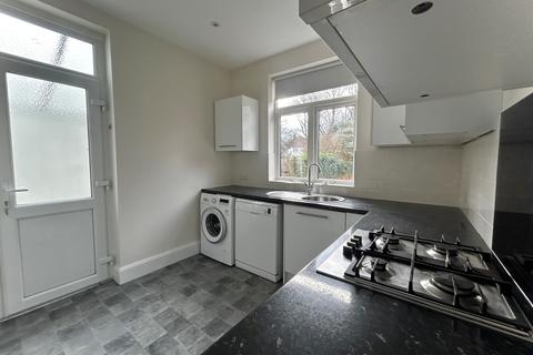 3 bedroom semi-detached house to rent, Downside Road, Sm2