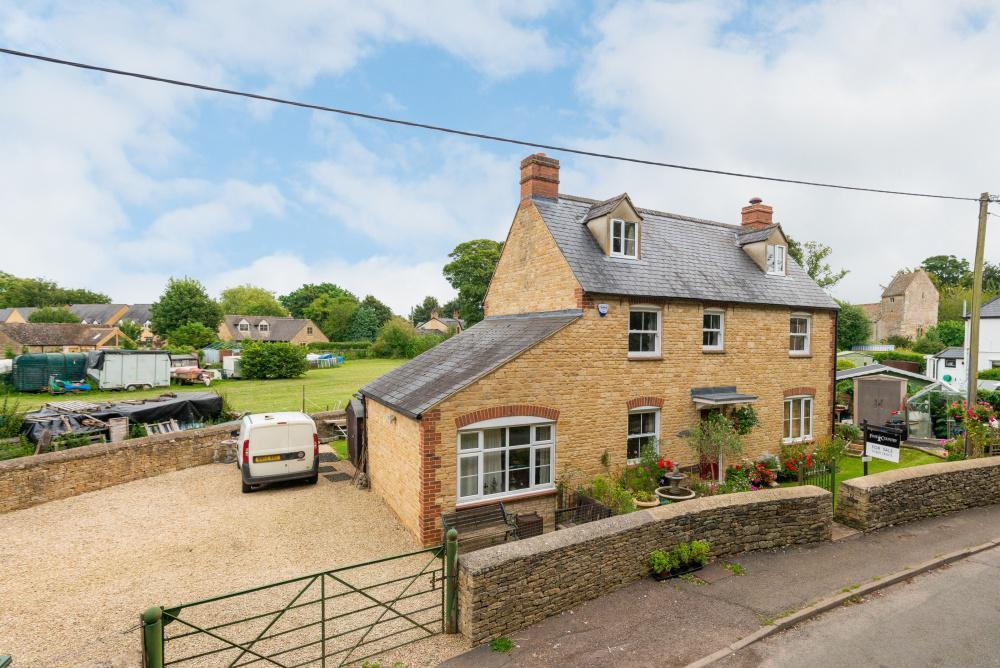 Ardley, Oxfordshire, OX27 3 bed detached house £630,000