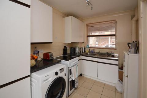 Studio to rent - Windsor Yards, Windsor