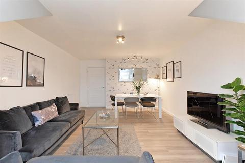 31 Derwent Chase, Waverley, Rotherham, S60 8AT