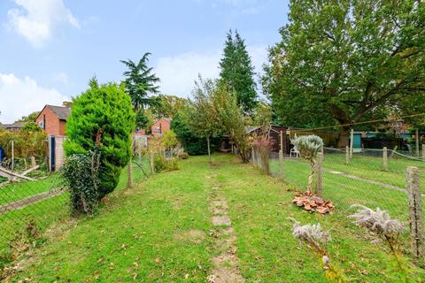 195 Cabell Road, Guildford, GU2 8JN