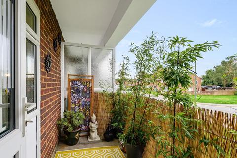 195 Cabell Road, Guildford, GU2 8JN