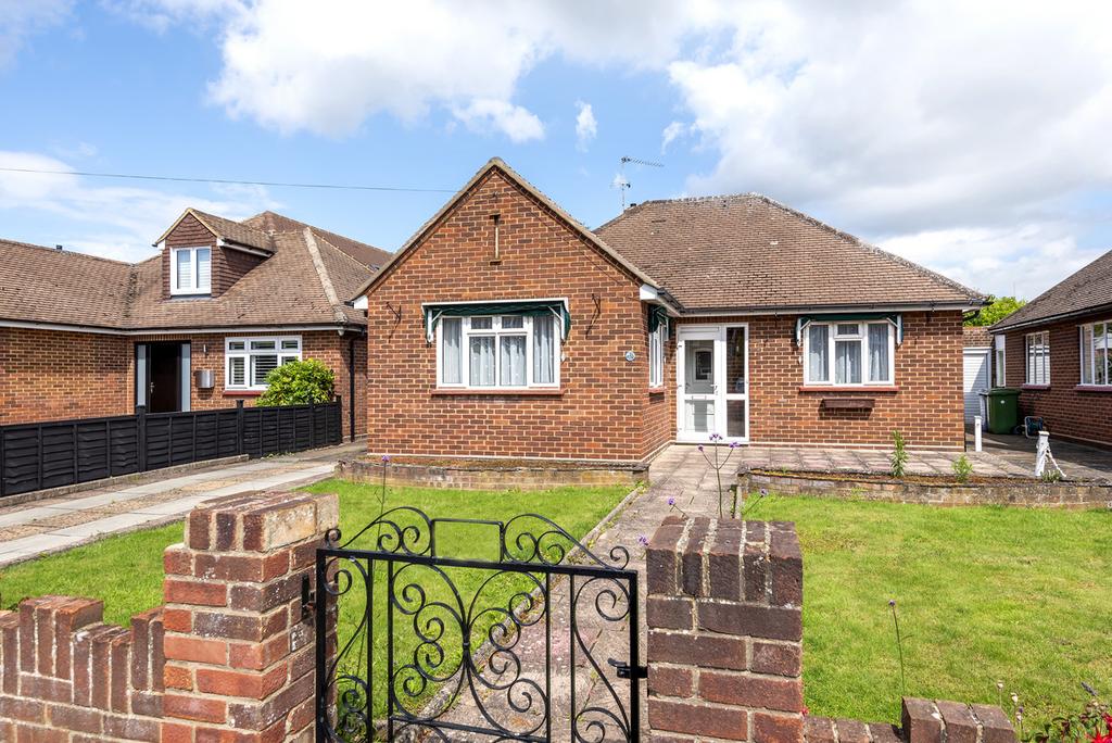 Springfield Road, Windsor, SL4 2 bed detached bungalow £550,000
