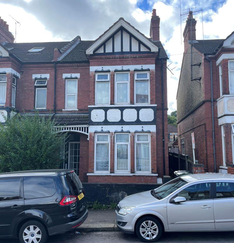 137 Ashburnham Road, Luton... 4 bed semidetached house £320,000
