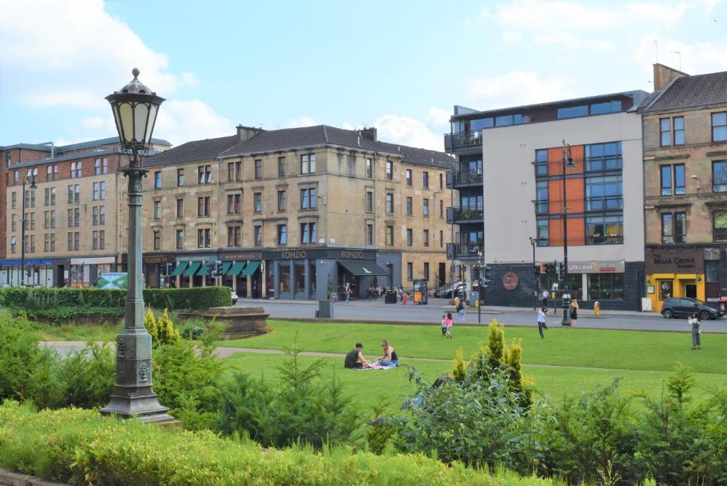 Hastie Street, Flat 3/2, Yorkhill, Glasgow, G3 8AE 3 bed flat £1,300
