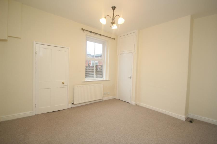 MAYFIELD GROVE, HARROGATE, HG1 5EY 2 bed terraced house £750 pcm (£