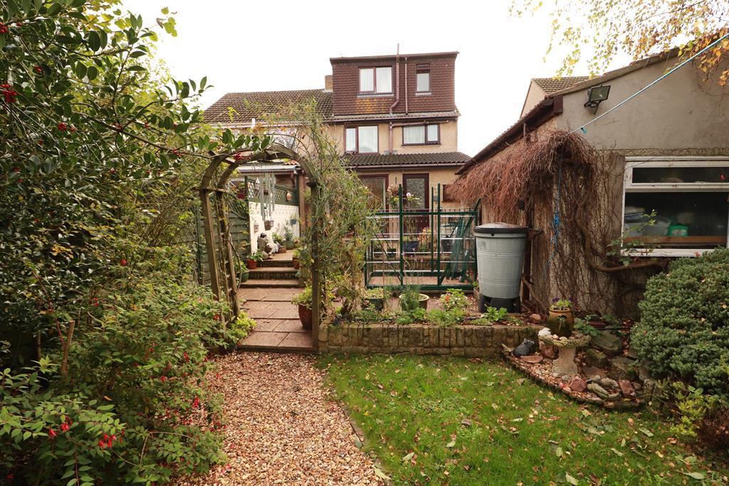 Tyndale Avenue, Yate, Bristol, BS37 5EU 4 bed semidetached house £
