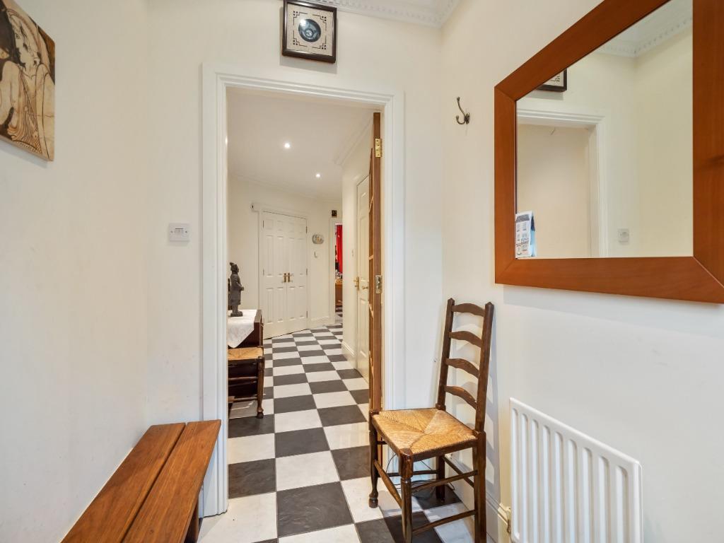 Rosslyn Avenue, Perth, Perthshire, PH2 0GW 4 bed townhouse £310,000