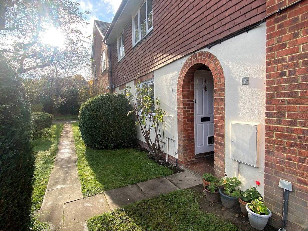 Swan Way, Church Crookham, Fleet 1 bed apartment £825 pcm (£190 pw)