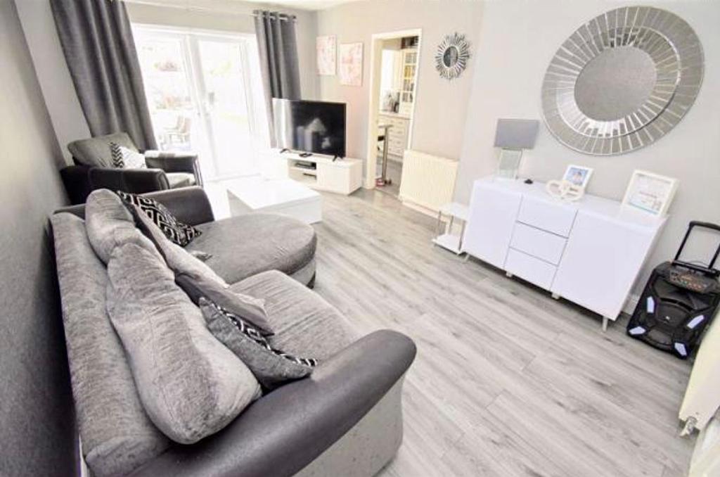 Cradley, Widnes, WA8 3 bed end of terrace house £165,000