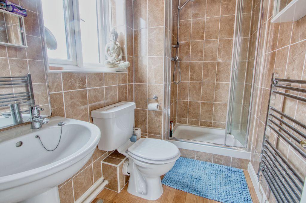 Ensuite to Bed 1