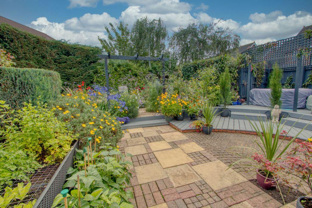 Harp Chase, Taunton TA1 3RY 4 bed detached house £415,000