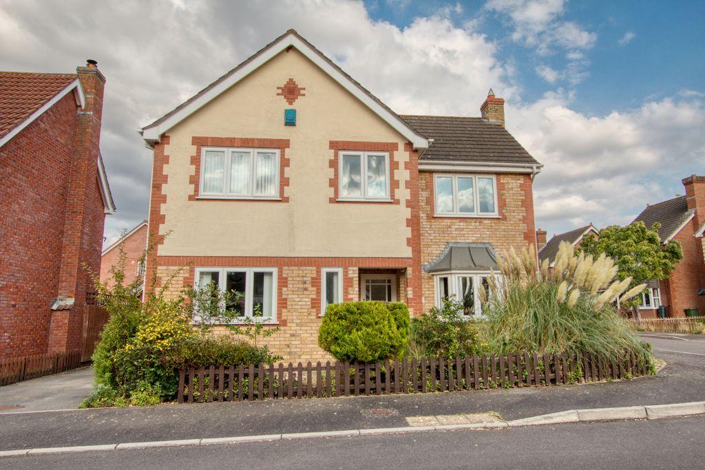 Harp Chase, Taunton TA1 3RY 4 bed detached house £415,000