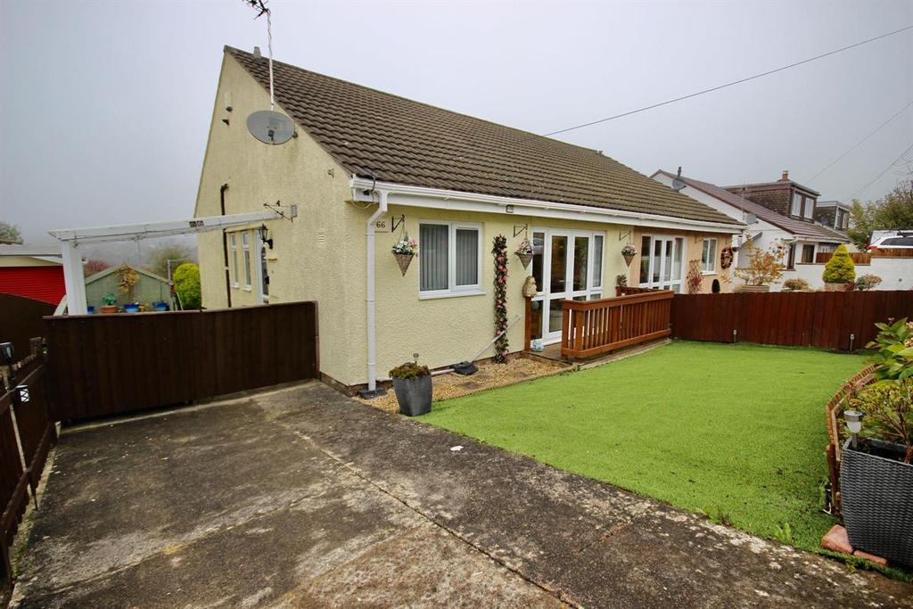 St. Annes Gardens, Maesycwmmer, Hengoed 2 bed bungalow £180,000
