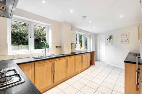 8 Downing Avenue, Guildford, GU2 7SY
