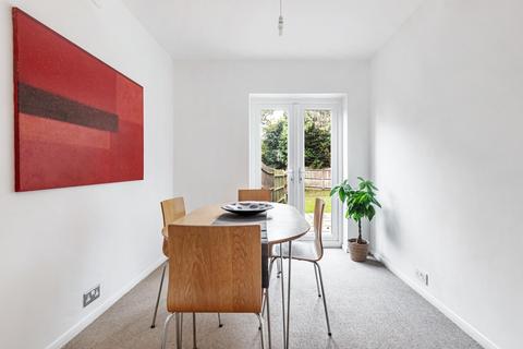 8 Downing Avenue, Guildford, GU2 7SY