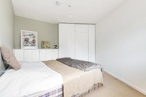 8 Downing Avenue, Guildford, GU2 7SY