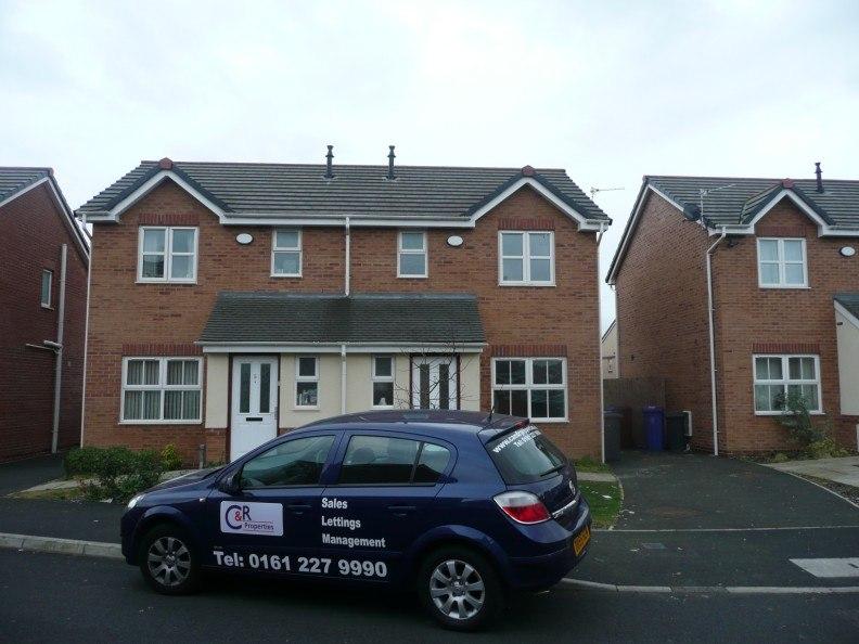 Caremine Avenue, Levenshulme... 3 bed semidetached house to rent £