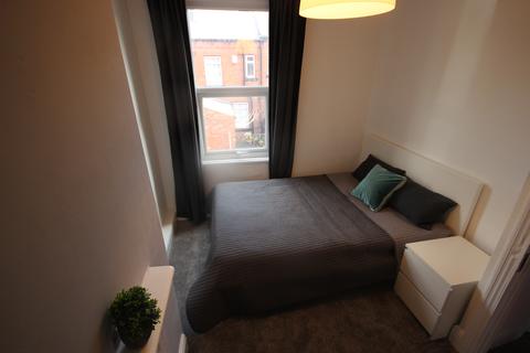 3 bedroom house to rent - Mayville Place, Hyde Park, Leeds