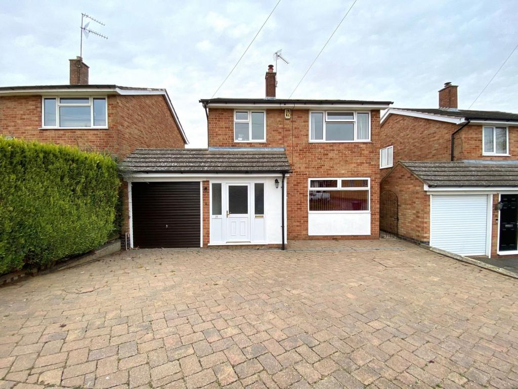 Taunton Avenue, Abington Vale... 3 bed detached house £340,000