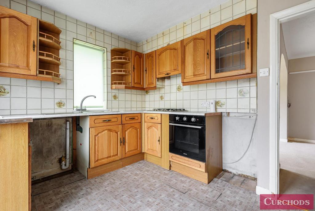 Bruce Avenue, Shepperton, TW17 2 bed semidetached bungalow £475,000