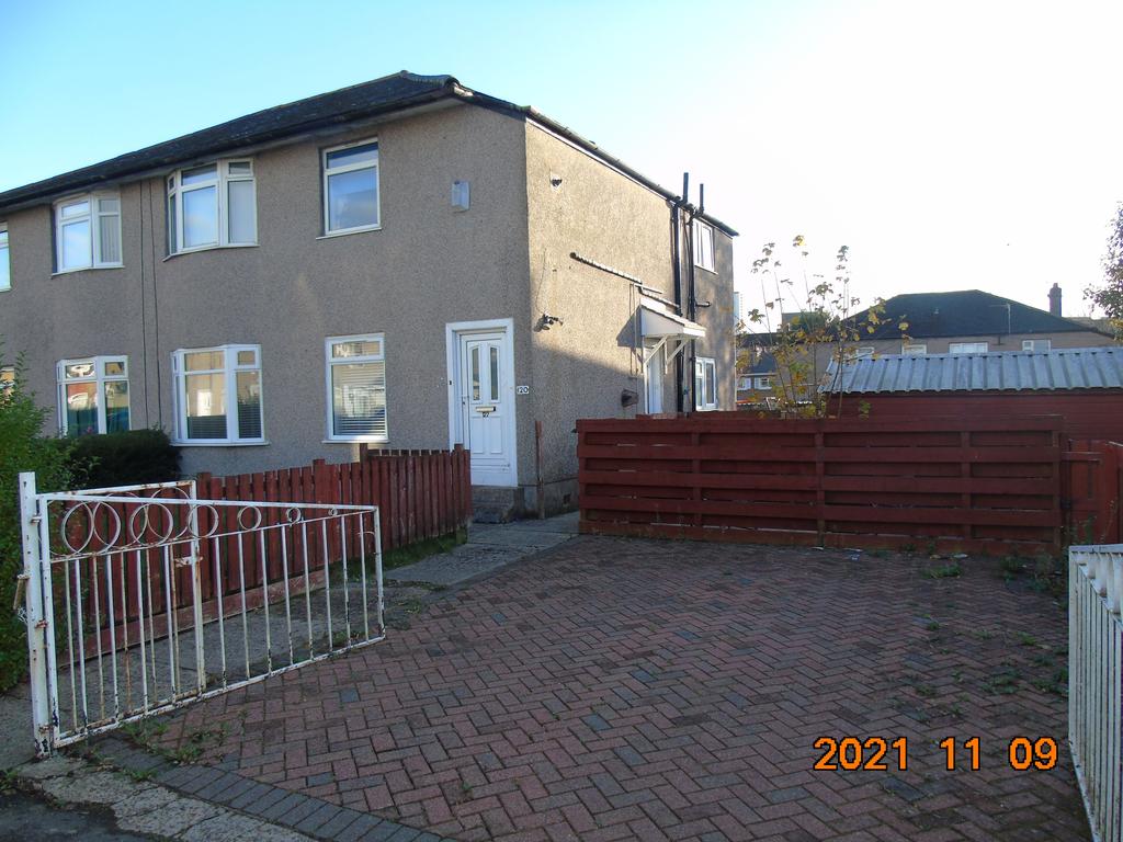 Crofton Avenue, Glasgow G44 2 bed flat £700 pcm (£162 pw)