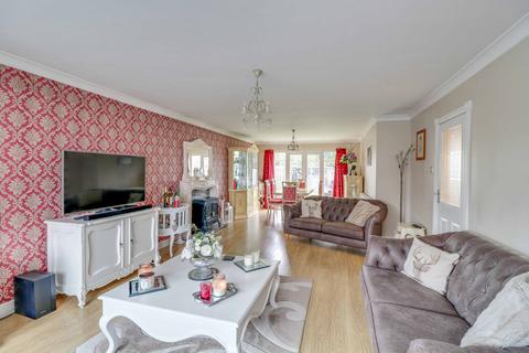 153 Raphael Drive, Shoeburyness, Southend-on-sea, SS3 9UR