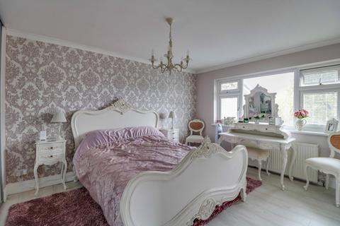 153 Raphael Drive, Shoeburyness, Southend-on-sea, SS3 9UR