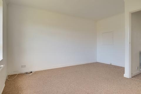 2 bedroom maisonette to rent, Woodford Court, Birchington, CT7